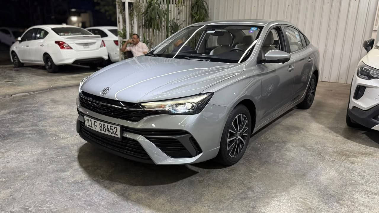 🚗 السلام علكيم للبيع او المراوس حسب القناعه   
mg 5 motor ضمان صيانه تبديلات الدهن مجاني بانزين 
رقم السيارة بغداد 
  🛣️  المسافة المقطوعة      - 4000   الف كلم فقط 
------------------------------------------------------------ 
✅ المواصفات:   
✅ الموديل: 2025
✅ الحالة: كفاله عامه من كلشي سياره بحالة الزيرو 
🔹 قطعتين تبريد
🔷وضعيات القياده Dirve mod 
🔷 هند بريك بصمه
🔷 فتحه سقف 
🔷 داخل جلد لون ابيض 
🔷 داخل خمس كامرات 
🔷 شاشه وسطيه تدعم car play
🔷 مثبت سرعه
🔷 كراسي كهرباء 2
🔷جامه سايق AUTO 
🔷كراسي تدفئه
🔷 باقي المواصفات معروفة 
السيارة اعلى مواصفات MG فول الفوول 5 كامرات 
📍 السيارة متوفرة في بغداد - الكريعات 
📞 للأستفسار الاتصال على الرقم 
***********
