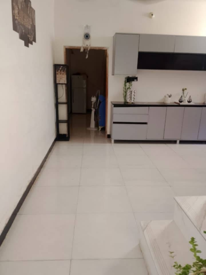 🏡 دار للبيع – فرصة بسعر مناسب
📍 الموقع: وردية خارج، شارع المشجر، مقابل الدكتور أحمد جمل.
📐 المساحة: 120 م
📏 الواجهة: 6 م
🛣️ عرض الشارع: 8 م
📄 نوع العقار: طابو زراعي – سند 25
مواصفات الدار:
طابق واحد
غرفة نوم
استقبال
هول
مطبخ
خدمات صحية داخلية
🔹 ملاحظة: يحتاج فقط إلى ستارة وبيتونة.
✅ الخدمات متوفرة بالكامل:
ماء
مجاري
إنترنت ضوئي
💰 السعر: 42 مليون دينار، قابل للتفاوض.
📱 للتواصل واتساب: ***********
