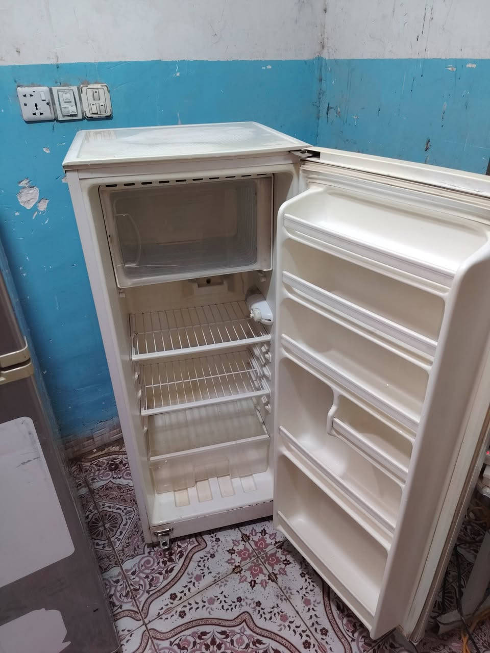 متوفرات ثلاجات عدد 2  جاهزات للتشغيل تبريد وتجميد
الثلاجه البيضاء يابانيه مال باله 
ثلاجه الرصاصيه شركه نيوال تركي 
للاستفسار ***********
