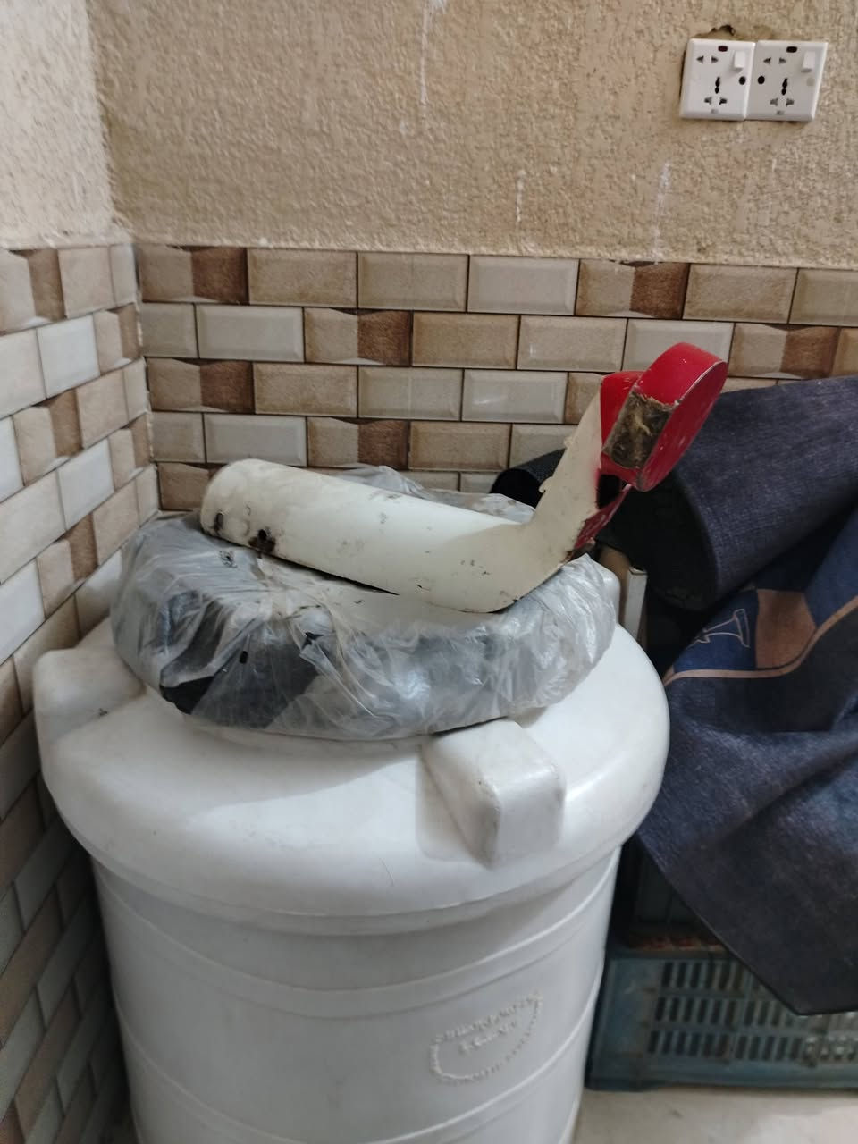 سلام عليكم نزالات للبيع شراي يجي خاص مكان أعماره بحي العسكري ***********
