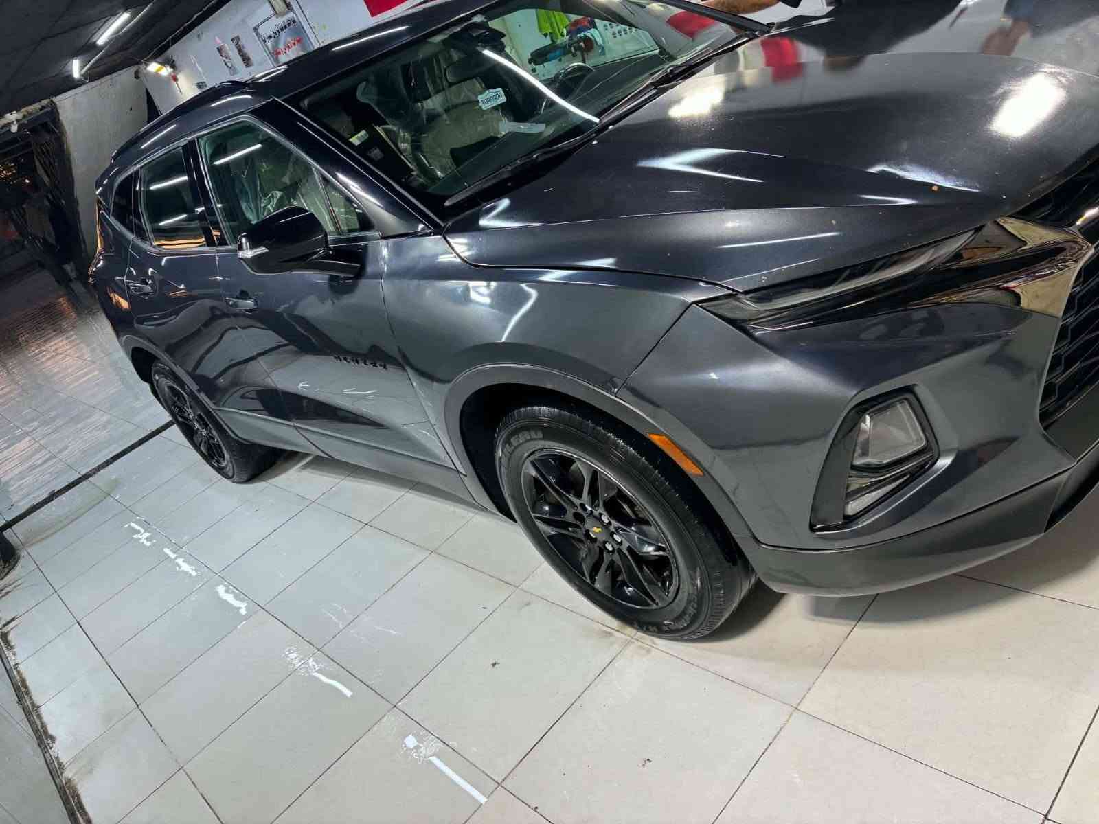 📌شوفرليت بلايزر موديل 2021 RS  بلادي مراوس وبيع
ماكو هيج سعرر 155ورقه بيه مجال
🔹رقم سليمانية جديد 

📌حجم محرك : 6 سلندر 3.6
🔹عدد المسافات 190 km

📌اللون نفطي
🔹 بلادي

📌الضرر : مبدل بنيدا وجاملغ
باب بارد فقط
🔹ايرباك سليم

📌المواصفات :
............
🔹بصمة تشغيل
🔹بصمة 4 ابواب
🔹جنطة شفط كهربائي 
🔹لايت ليد + نهاري
🔹تحكم وضعيات القيادة
🔹تحكم ستيرن جهتين
🔹هاند بريك بصمة
🔹منافذ USB
🔹كشنات كهربائي
🔹تدفئة كشنات اماميه
🔹تبريد قطعتين
🔹شاشة كار بلي + أندرويد اوتو
🔹رادار امامي جانبي
🔹تحديد مسار
🔹كاميرات
🔹اوتو ستارت (Auto start)
🔹اوتو ستوب (Auto stop)
🔹مانع انزلاق+ABS
🔹تشغيل عن بعد
🔹بقية موصفات RS معروفة
4 انضمة قيادة 

📌لاستفسار ***********
