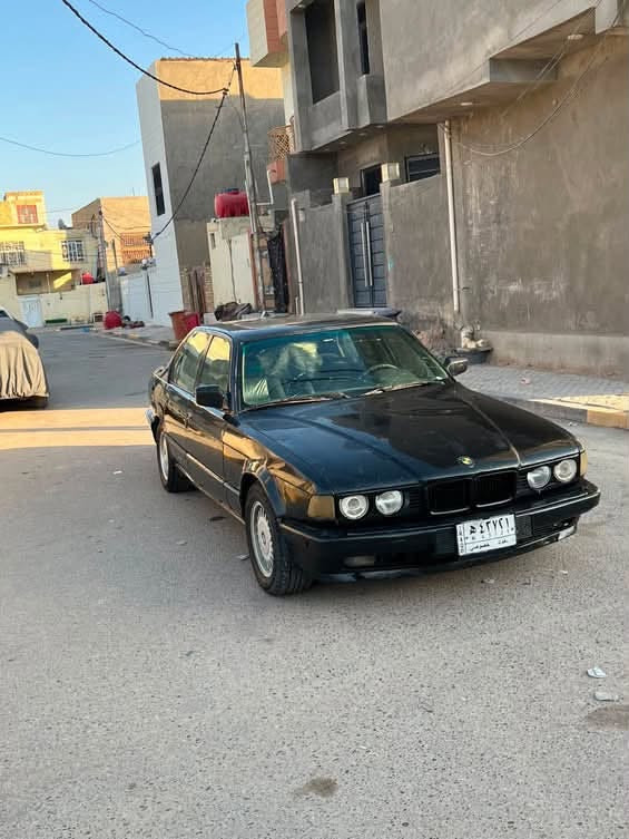 السلام عليكم  للبيع   BMW موديل 1992 730 مفتوح 6 سلندر رقم بغداد وتحويل ثاني يوم كير ومحرك بشرط بالجيس تبريد ثلج قطعتين تبريد  الحماوه انساها غرفه جلد بالجيس السياره ابلاديه شرط مصبوغه عام جماليه السياره نضيفه صرف البانزين اقتصادي للاخير  سنتر لوك كله شغال ولا كلوب مشتغل بالدشبول 
المكان دوانيه  
 السعر 38. الهاتف ***********
