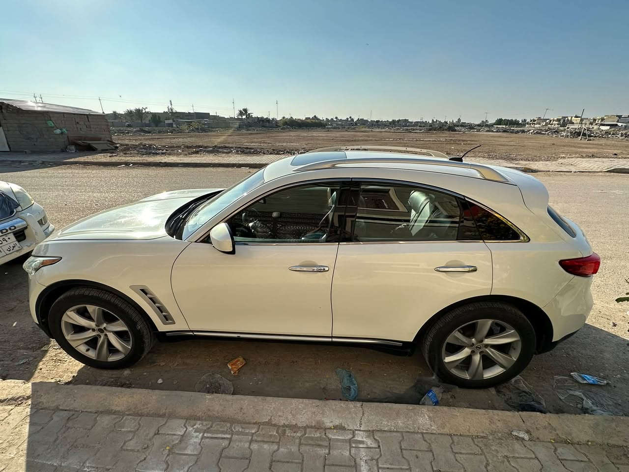 انفنتي fx35 2009 وارد امريكي حادثهه فقط دعامية امامية والبدنية مال بنيد يعني السيارة مكفولة ماعدا دعامية امامية 
مواصفاتهه معروفة كشر نظيف داخل نص نظافة بيهه نقص حدادية صدر ونواعم بسيطة رقم بغداد بأسمي تاخذ تحويل مني سنوية لل٢٧ 
موقع السيارة بغداد السيدية 
السعر المطلوب ٩٠ وبيهه مجال تنزل النواقص من سعرهه 
مستعجل عالبيع 

***********
