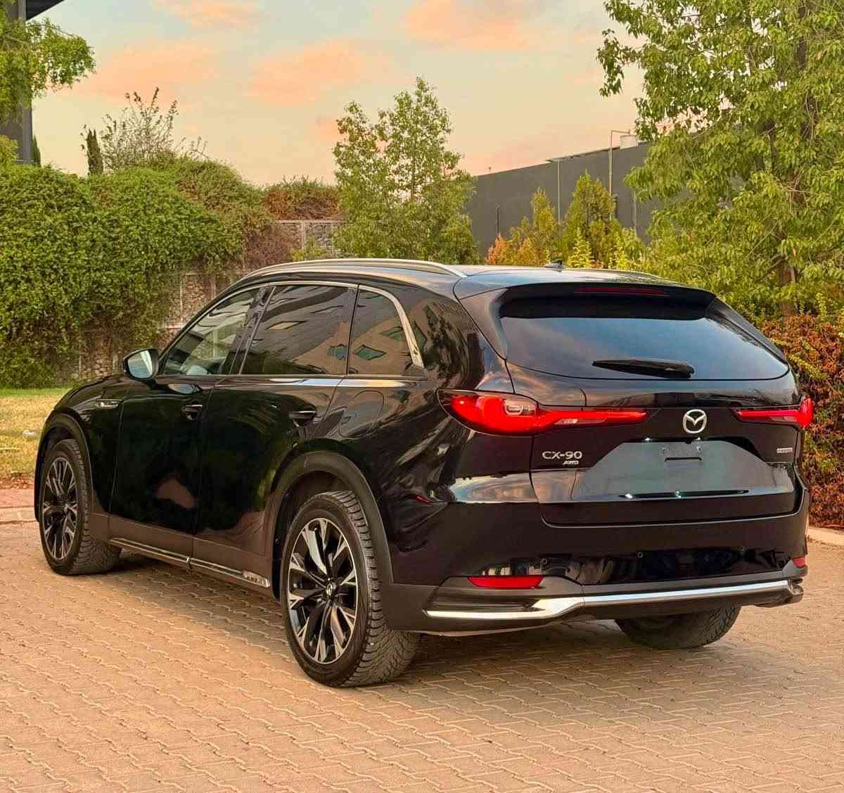 Mazda Cx-90 2024
PHEV Premium Plus

مازدا Cx-90 ٢٠٢٤
بلكن هايبرد بريميوم بلس
مواصفات فول فول بريميوم پلص
ماشي فقط 27 الف ميل
مواصفات 
Phev بلكن هايبرد
بانوراما ، فور ويل ، Face id ,داتاشو ، كيج الكتروني ، سماعه Bose , بصمة تشغيل ، ابواب بصمة ، بريك بسمه، سندوق كهرباء 
 كشنات جلد + كشنات تدفه تبريد ميموري  تبريد قطعتين  ABS,TC,navigation,wifi,GPS,Bluetooth,ECO,
شاشه كبير كاميرا 360 رادار 360 ، Auto Hold ، ٣ مود درايف Normal Sport Off-Road ، حساسات امامي خلفي 
لايت ليد زينون بگ لايت ليد
محرك ٢.٥  ٤ سلندر  تيربو شحن كهرباء بنزين

📍مكانه سليمانية
 بدون رقم تترقم شمالية

للستفسار :
‏Viber+Whatsapp
📞***********

MAZDA Cx-90 2024
 PHEV Premium Plus
مازدا CX-90 2024
مواسفات پڵەگین هایبرێد کارەبایی شەحن  بەنزین
Face id
بانوراما شاشه گه وره  5كاميرا  كاميراي 360 به سمه 
5 رادار  راداري 360 اميرجينسي بريك خه تي جاده
گيج الكترون بريك به سمه
كوشن جلد كوشن كاره با كوشن سارد و گه رم 
كوشن خزن شحن واير ليس
سوكان هيته ر 
ABS,TC,GPS,WIFI,NAVIGATION,Bluetooth,
ده بل اكسل AWD
راداري بيش و دوا لا ته نيشت حاسه ي بيش و دوا
تبريد مركزي پرده ي جامه ماني دواوه
لايت ليد و زينون عه ده سه ، جوله ي لايت له گه ل سوكان
مكه به ره ي boss  مكه به ره ي ناو صندوق
صندق كاره با 
ماوه ي روشتن ته نها ٢٧ هه زار
مه كينه ٤ بستون ٢.٥ تيربو پڵەگین

***********📞
شوين سليماني 
ژماره كاتي السليمانية, العراق
