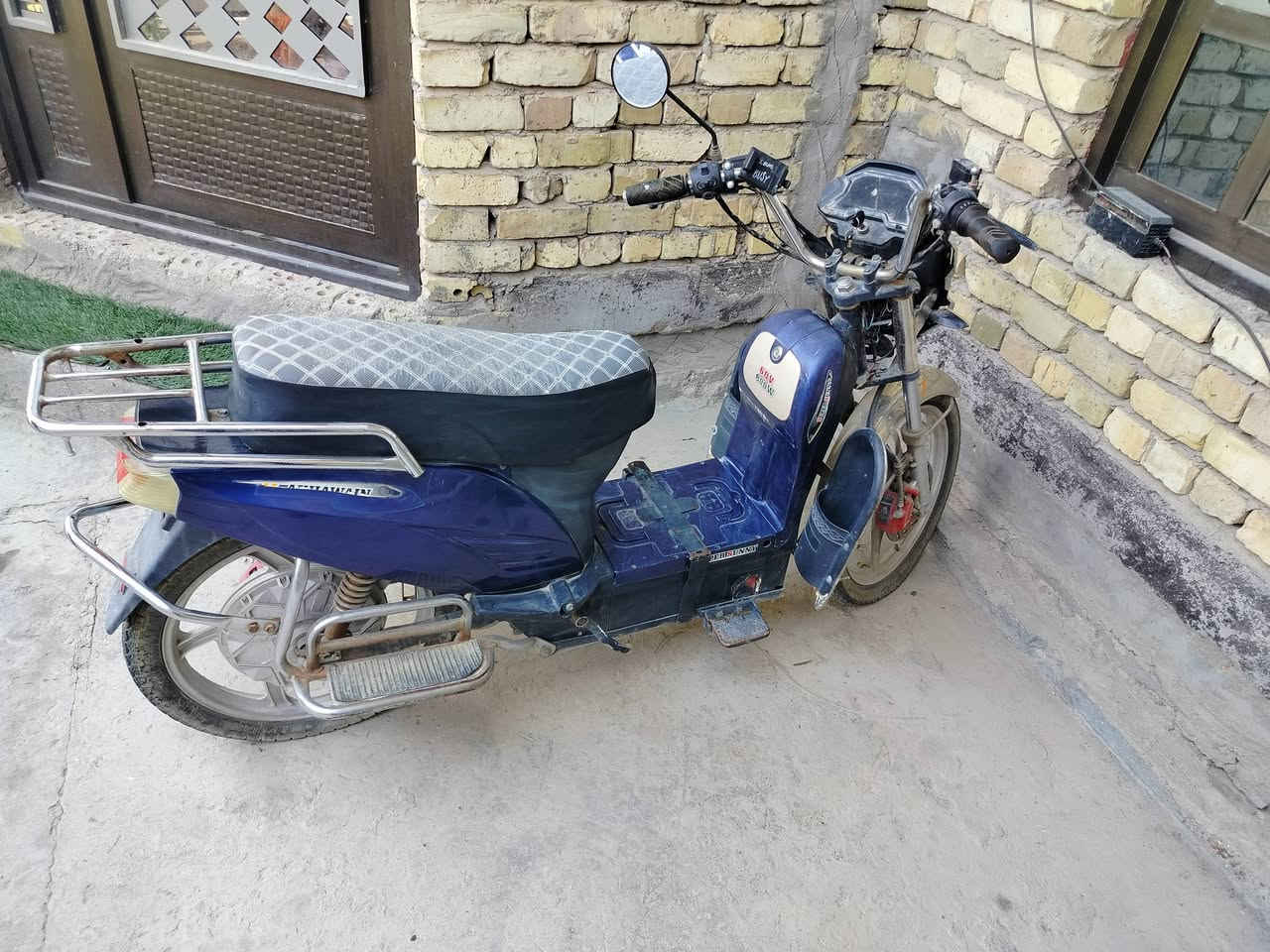 دراجه للبيع بيه قطع ناريه بطاريات بيه بس مافاحصهن ***********
