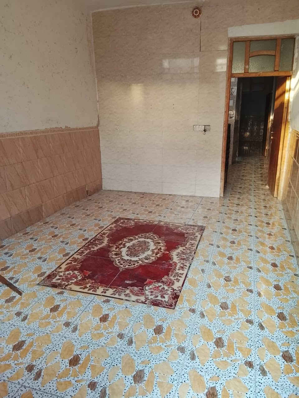 بيت للايجار طابو صرف ملك شارع الكهرباء قرب صورة الامام علي مساحة ٧٥ متر طابق ونص حالياً البيت فارغ السعر ٣٠٠ الف ترميم جديد للاستفسار *********** ابو نمر
