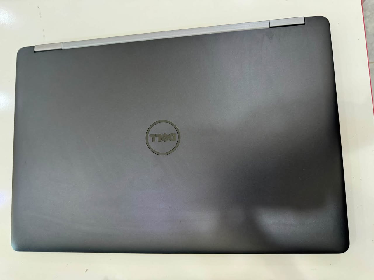 السلام عليكم 
لابتوب Dell للبيع النضافة 90‎%‎ 
مواصفات ممتازة مرفقه بصورة 

*********** واتساب

نص مكتوب في الصور:
- About Device Specifications Copy Device Name DESKTOP-KKR2O5F Processor Intel(R) Core(TM) i5-6200U CPU @ 2.30GHz 2.40 GHz Installed RAM 8.00 GB (7.89 GB usable) Graphics Card Intel(R) HD Graphics 520 (128 MB) Storage 238 GB SSD SAMSUNG MZNLN256HMHQ-000H1 Device ID FE53695B-A2D4-4B37-90CE-929F8DA71C55 Product ID 00330-50235-68948-AAOEM System Type 64-bit operating system, x64-based processor Pen and touch No pen or touch input is available for this display Frequently asked questions How does having 8-16 GB of RAM impact my PC's performance? Can I run modern applications smoothly with this RAM capacity? Is my GPU sufficient for high end gaming and video experience? How can having a dedicated GPU enhance my experience and productivity? Am I running the latest version of the Windows OS? What is the latest Windows version? Copy Windows Specifications Edition Windows 10 Pro Version 22H2 Installed on 5/26/2025 OS Build 19045.6466 Read the Microsoft Services Agreement that applies to our services Related Trade-in or recycle your PC