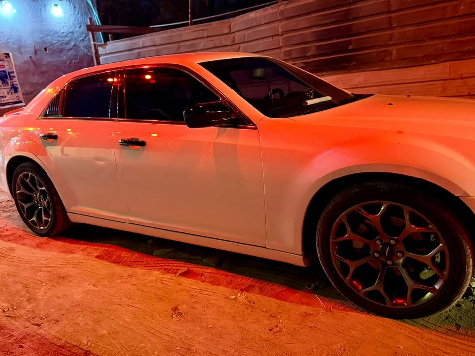 كرايسلر 300 • ٢٠١٣ • بدون لوحات