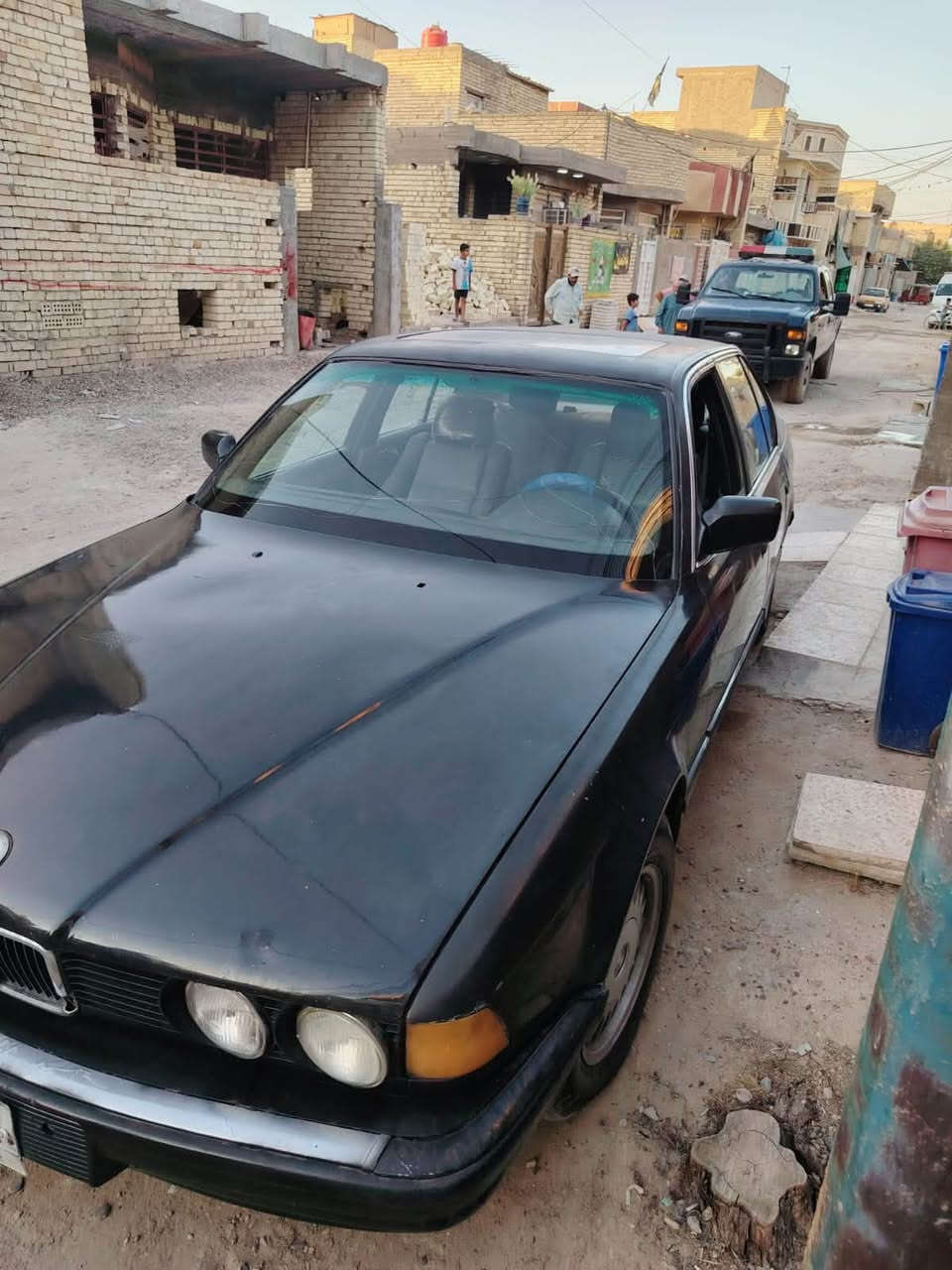 السلام عليكم 735محرك مفتوح موديل 93  سياره كير ومحرك وصدر جاهز تخم تاير حلو ونضيف  داخلها مغلف جديد تبريد شغال كلشي بس مشكله كهربائيه مال فان الكتف حتى غاز مشحون رقم بغداد تحويل شوكت متريد سنويه لل27 مكاني بغداد زعفرانيه للبيع او مراوس شراي بيك خير ودلل ادخلي خاص او واتساب ***********
