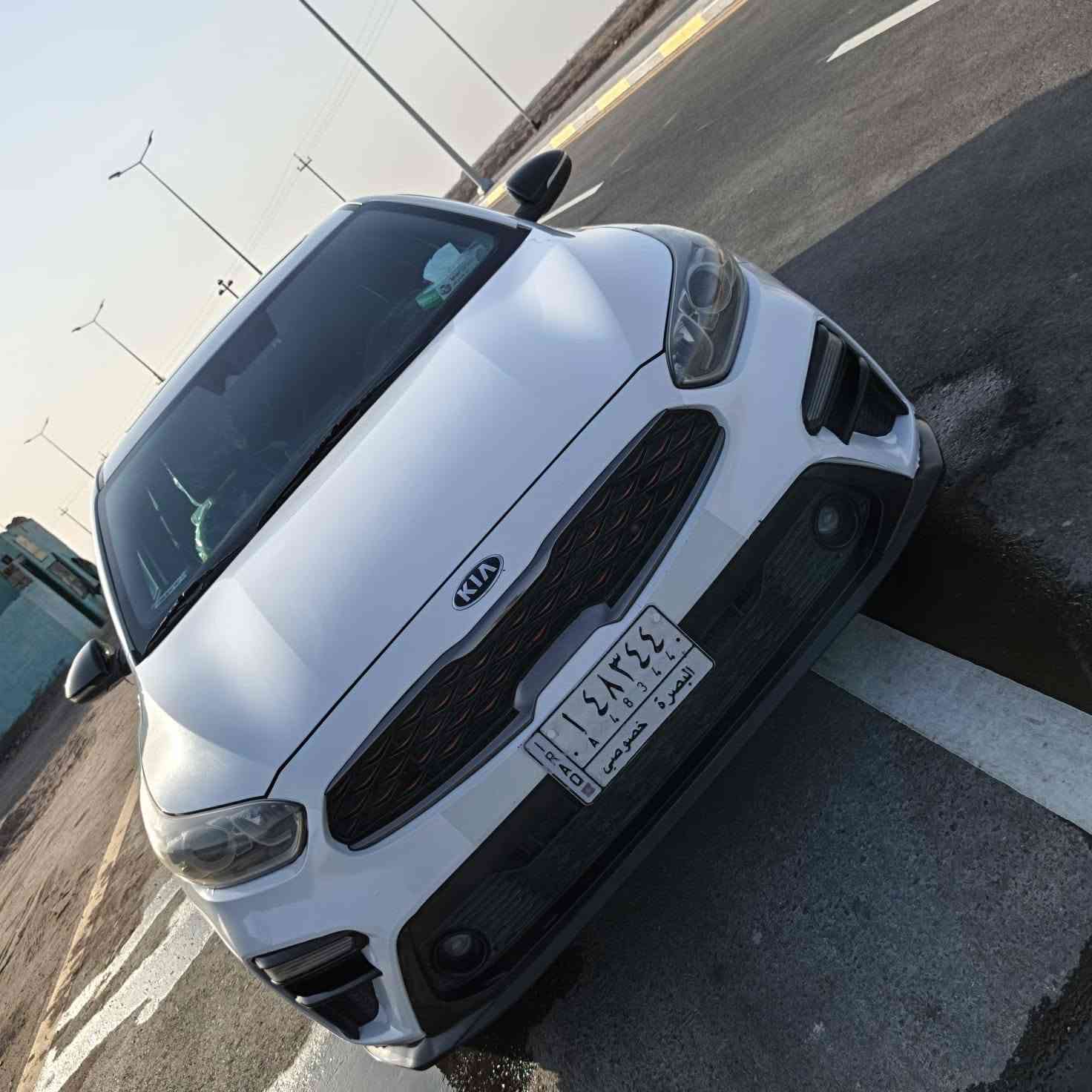 🚗 كيا فورتي GT Line موديل 2020 للبيع – فول مواصفات وارد أمريكي 🚗
معلومات السيارة العامة:
• النوع: كيا فورتي (Kia Forte)
• الفئة: GT Line (الرياضية العصرية)
• الموديل: 2020
• المصدر: وارد أمريكي
• الممشى (المسافة المقطوعة): 90 ألف
​المحرك والأداء:
• المحرك: 2.0L دوش (DOHC) 4 سلندر – اقتصادية جداً بالبنزين مع عزم وقوة ممتازة.
• الكير: أوتوماتيك (AT) ناعم وسلس بالتعشيق.
​المواصفات والكماليات (فول مواصفات GT Line):
• أنظمة التشغيل: بصمة تشغيل محرك + بصمة أبواب (دخول ذكي).
• الفتحة: فتحة سقف كهربائية.
• أنظمة الأمان والسلامة: نظام تحديد المسار والتنبيه عند الخروج عن المسار + رادارات السلامة الأمريكية.
• التحكم والشاشة: شاشة لمس حديثة مع كاميرا دوارة بدقة عالية، وتحكم كامل من الاستيرن (تثبيت سرعة، اتصال، صوت، شاشة).
• التصميم: لمسات GT Line الخارجية والداخلية الرياضية الخاصة، مع ويل كب رياضي وإضاءات حديثة.
• التكييف: تبريد وتدفئة ممتازة جاهزة للقيادة فوراً.
​حالة السيارة:
• الميكانيك والكير والمحرك: بشرط الفحص، جاهزة من كل شيء ولا تحتاج أي مصاريف.
• تفاصيل الضرر: السيارة داخلها نسبة أمطار فقط وليست غرق، ونظيفة جداً.
​📍 للتواصل والاستفسار (للجادين بالشراء فقط):
📞 رقم الهاتف: ***********
