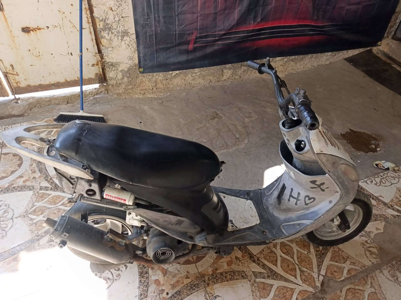 دراجه منغولي للبيع بوشه 55 شلع ومعدل انطيك بيها شرط مكينه ناعمه سعرها 275 وبيها مجال *********** اوراق
