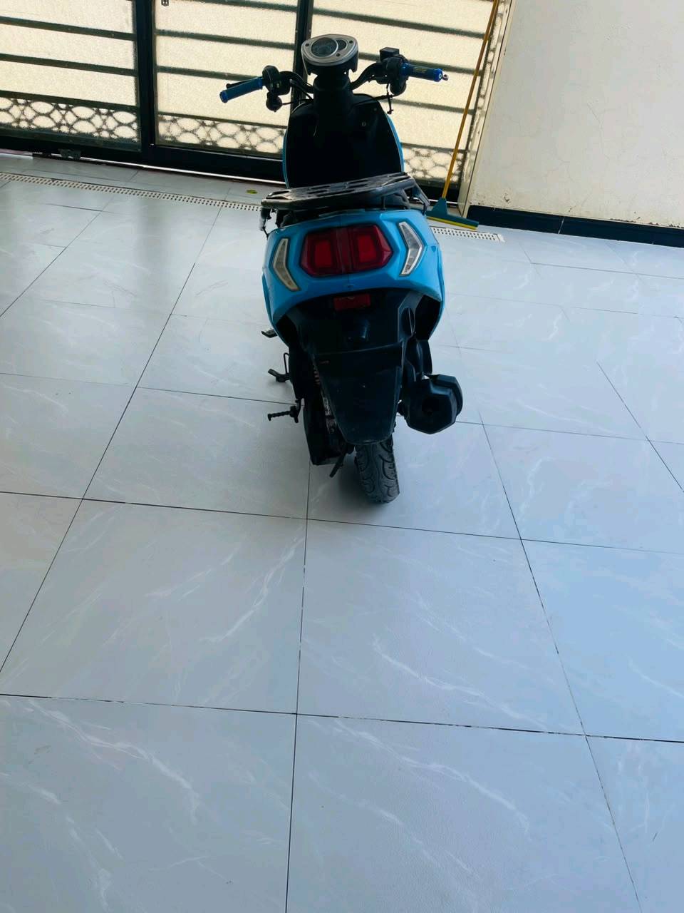 دراجه للبيع سعر 225 بيها مجال قليل عوزها كفر كدام كهربائيات كلها شغاله اشاير خلفيه ولبكلايت وهورن معوزه كفر كدام وكشن وكابريار