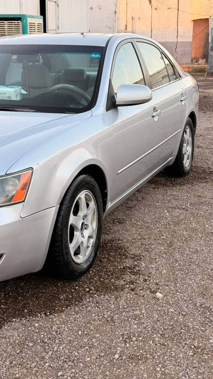 سلام عليكم سوناته 2006خليجيه فول موصفات سياره جديده حته جراد مابيه سياره بيه صبغ جملغ ونص باب بدون دوخل  ولباقي مكفول سياره هذه ربع مذب عليه تريك وين يعجبك مكينه كير صدر تخم تاير تبريد كله جديد سعر 85وبيه مجال بصيط مكان سياره بغداد حي جهاد ***********

