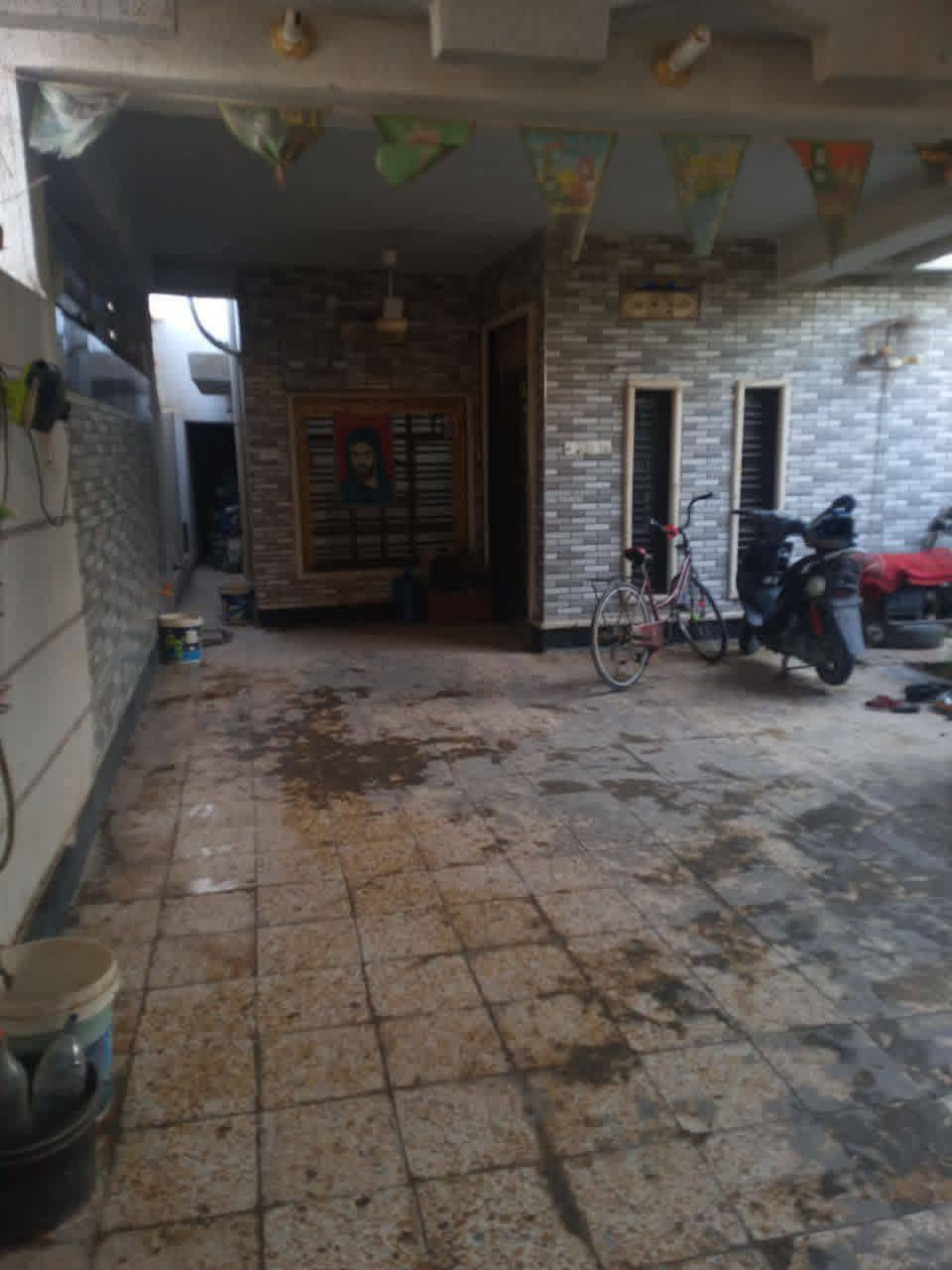بيت للبيع بحي العسكري الثاني قبل المصور الخالدي بفرع ثالث بيت عن الشار قريب على الشارع العام السايدين المساحه 210بناء كونكريت مسلحح
غرفة فوق وسطح شتايكر جديد بيت حر مامطلوب اي شي سعر البيت ١٣٥ وبي مجال
الشراي يتصل 
رقم الموبايل ***********
