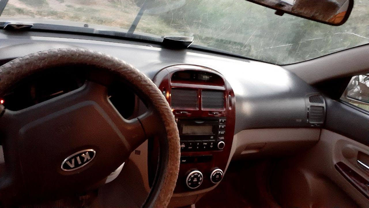 السلام عليكم ورحمة الله وبركاته
سبكترا موديل 2007 للبيع 
كير عادي . محرك 2000 
السيارة ضررها جاملغ امامي وطخة بالباب 
سيارة صار ١١ سنه جانينها وعلى ايدنا جاهزه ونضيفه ومرتبه كير ومحرك وتبريد كفاله 
السعر ٦٥ وبيها مجال 
مكان السيارة واسط
رقم الهاتف : ***********
