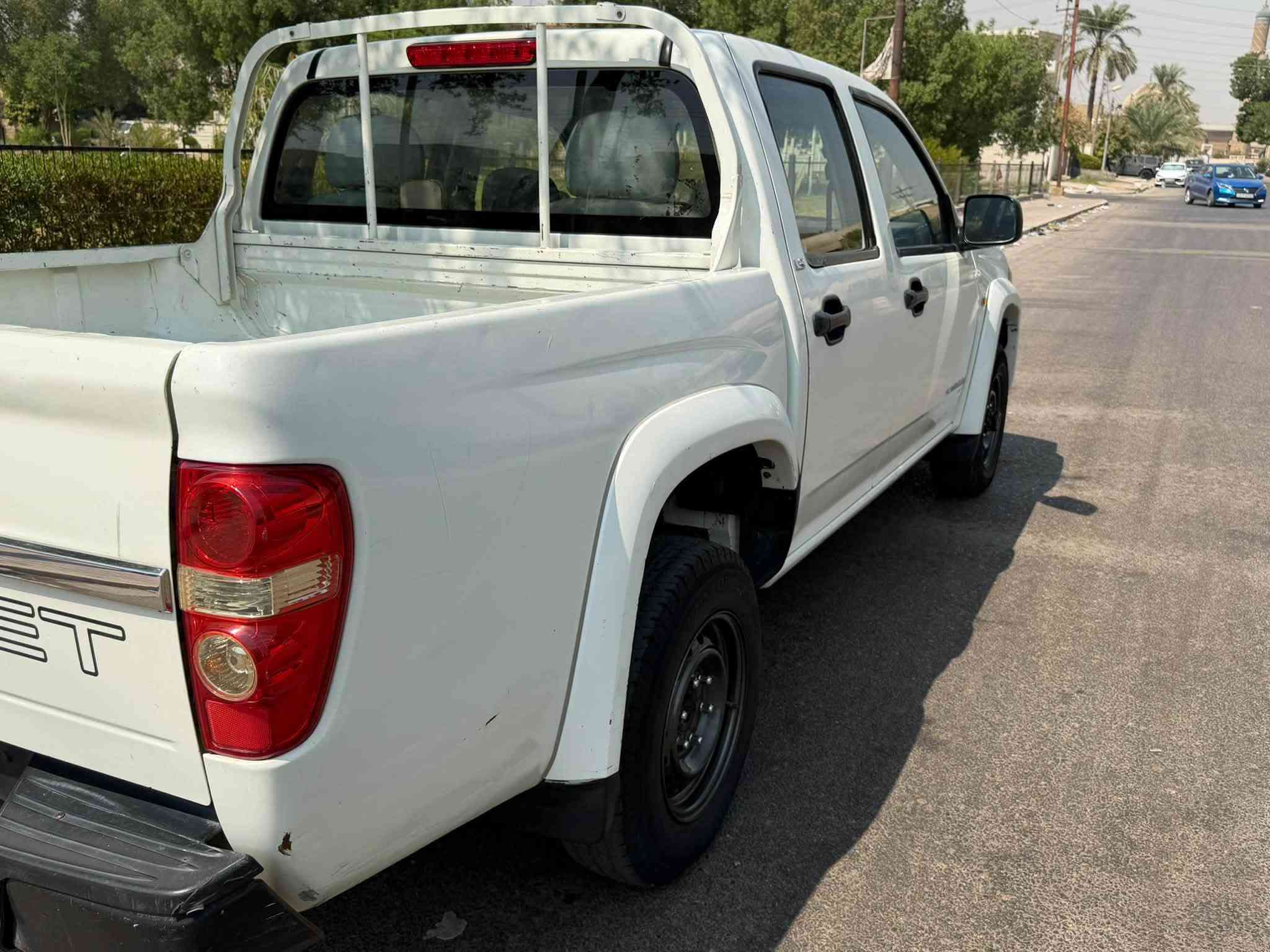 سلام عليكم 
شوفرليت بيك آب كلورادو موديل  2009 فور ويل جاهزه كير محرك تبريد خير من الله 
رقم بغداد ابسمي مكان بغداد الكرخ 
***********
