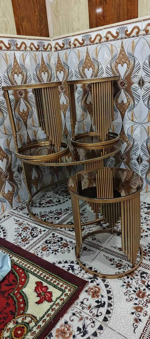 مثل ما موضح بصور طاولات اربع قطع وحدة حجم كبير والثلاثة البقية حجم اصغر حديد قويات واجهتهن زجاج مستخدم اقل الشهر ، نظيفات كلش ما بيهن اي ضرر المكان بصرة زبير 
السعر 110 للتواصل *********** واتساب
