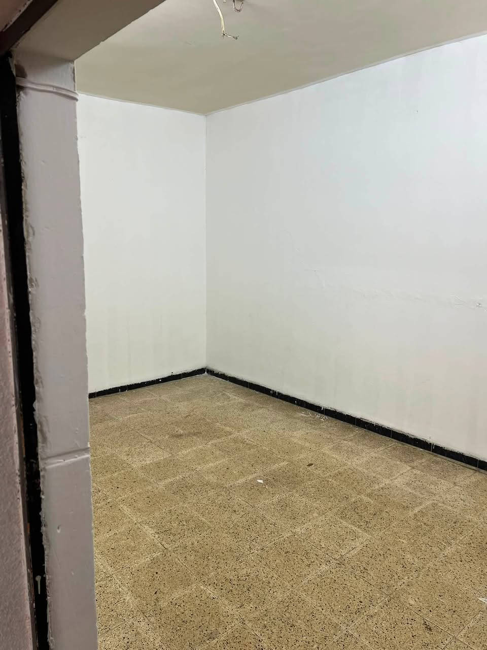 السلام عليكم 🫡 بيت 🏠 للايجار حي الاخاء 100 متر مربع طابقين الأرض غرفتين هول هول صحيات الثاني غرفتين هول السعر 375 بي مجال البيت للايجار بس اش يحتاج مصرف على ابو البيت صبغ جديد كهربائي جديد التواصل مع مكتب صفوان السنجاري في شقق الخظراء او على الارقام التالى *********** اسيا ***********
