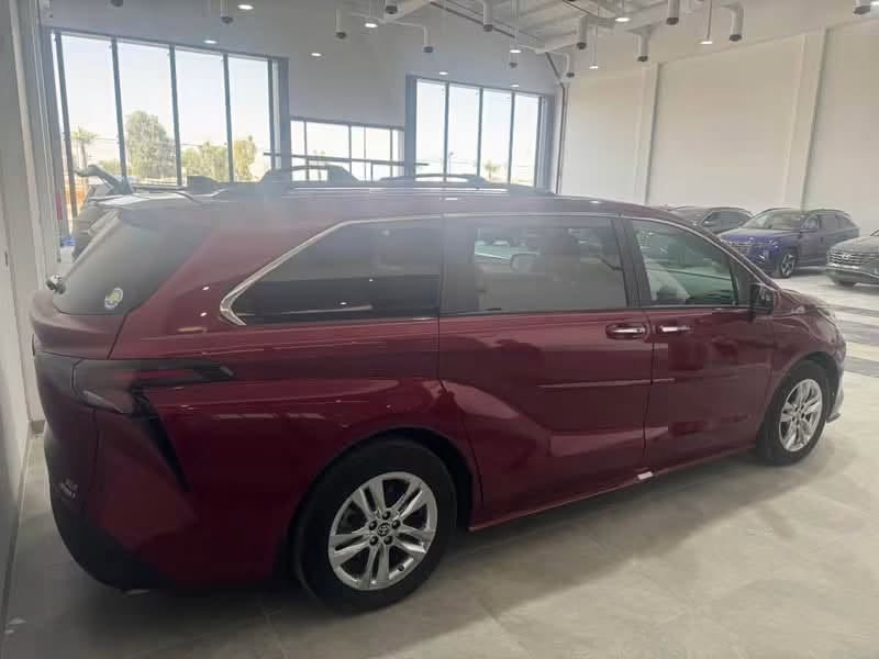 Toyota sienna XLE 
2024 
ضرر دعامية امامية فقط 
متوفرة في المعارض الجديدة | اربيل - حي العدالة 
للاستفسار :- ***********
 السيارة بحالة الوكالة
