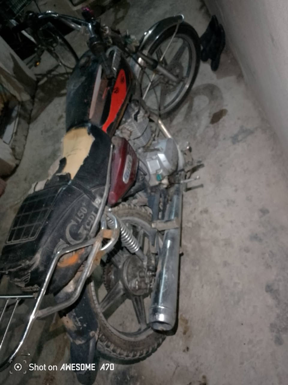 دراجه البيع بلاد ١٩قبق مال محرك مبدأ دراجه خير من الله نشاط ومعدل غول كهربيت موجود بس تريد ترتيب محرك اخرس بس صوت فيلس  درجه مال شقل سعره ١٨٠بيهه مجال بصيط مكاني حي العسكري شركه طارق مكلف بل نشر خابر ودلل ***********
