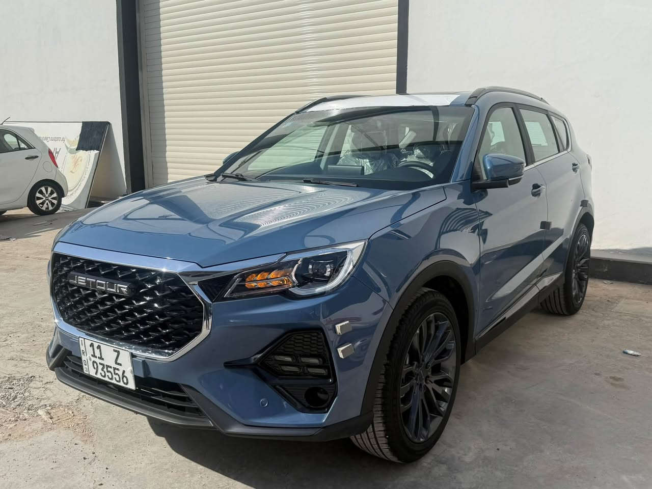 جيتور X70 1.5L Luxury

الموديل: 2026 (خليجي)

العداد: 7000

بعدها بحالة الوكالة

رقم بغداد بأسمي 

للتواصل وات ساب ماسنجر

***********

المحرك: 4 أسطوانات L1.5تيربو 156 حصان حقن متعدد النقاط

عزم الدوران (نيوتن-م): 230

ناقل الحركة: اوتوماتيكي دبل كلاتش من 6 سرعات

استهلاك الوقود: 7.8 لتر لكل 100 كم

الضمان الأساسي:  بعدها ضمن الضمان 
10 سنوات 
لون مميز 🚙 ازرق بحري 

المواصفات 

* إطارات قياس 20 إنچ

* فتحة سقف بانوراما 

*  الصندوق الكهربائي 

* مثبت سرعة 

* كاميرات 360 للرؤية المحيطية

*حساسات امامية وخلفية

 * شاشة عرض ترفيهية قياس 12.3 انج 

*شاشة عرض معلومات القيادة قياس 10.2 انج

*نظام صوتي من 8سماعات عالية الجودة

* نظام أبل كاربلاي وأندرويد أوتو لاسلكي

* شاحن هاتف لاسلكي سريع

*مقصورة الركاب من الجلد الفاخر 

*مقعد السائق كهربائي

*عدد صفوف المقاعد 3 (7 ركاب) 

*مصابيح أمامية و خلفية أوتوماتيكية ليد LED مع مصابيح نهارية

* المرايا الخارجية كهربائية و مدفئة مع خاصية التعتيم التلقائي

*ماسحات الزجاج الأمامي مع حساس للمطر

* دخول ذكي (بصمة) 

* خاصية إغلاق النوافذ وفتحة السقف عن بعد

*فلتر تنقية الهواء (N95)

*مسند الذراع الوسطي مع ثلاجة

 *انماط قيادة متعددة 

* وسائد هوائية امامية وجانبية

*نظام الفرامل اليديوية الأوتوماتيكي (Autohold)

*نظام التحكم بنزول المنحدرات

* نظام المساعدة لصعود المرتفعات

*نظام مراقية ضغط الاطارات

*نظام المكابح المانعة للانغلاق ABS

*نظام التحكم بالثبات ESC

السعر 25.100.00 مليون وبيهه مجال
