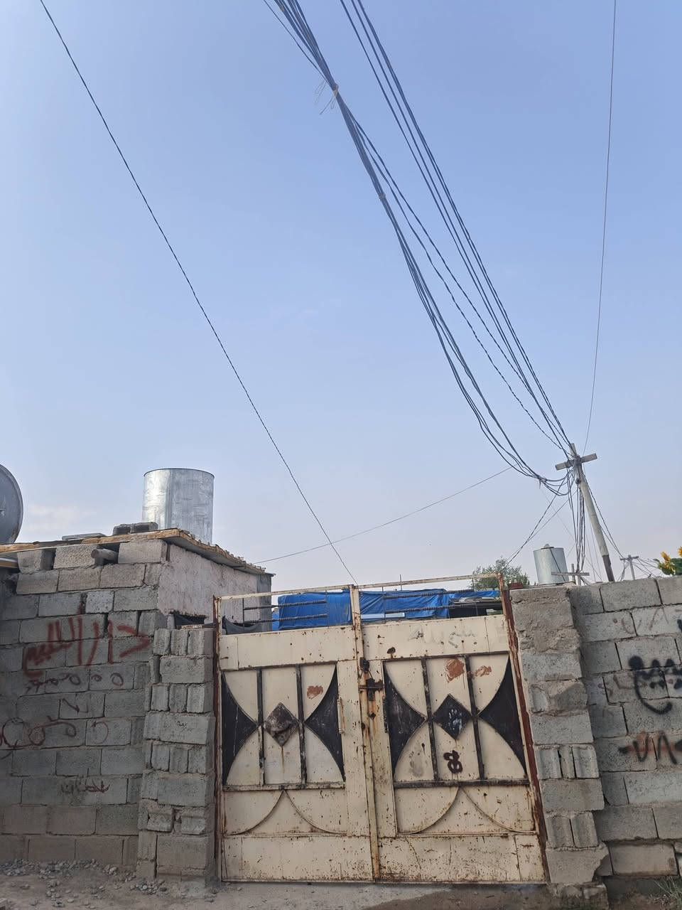 بيت تجاوز للبيع المكان واحد حزيران السعر خاص او اتصل ***********
