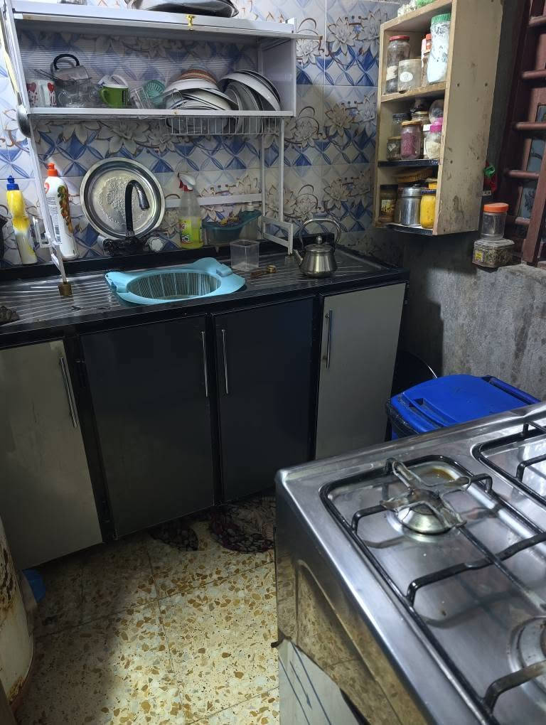 دار للبيع مساحه 130متر واجهه10نزال 13بناء حديث غرفتين نوم استقبال ضيوف مطبخ حار وبارد مجمع صحي داخلي وخارجي كليدور طابوزراعي سند 25 عنوان الدار حله بابل  خلف محطة اضواء بابل شارع 80 كربلاء  قريب ع شارع 80البيت 
تفاصيل اكثر عن الدار خاص اوتصال 
***********وتساب
***********اتصال حلة, بابل
