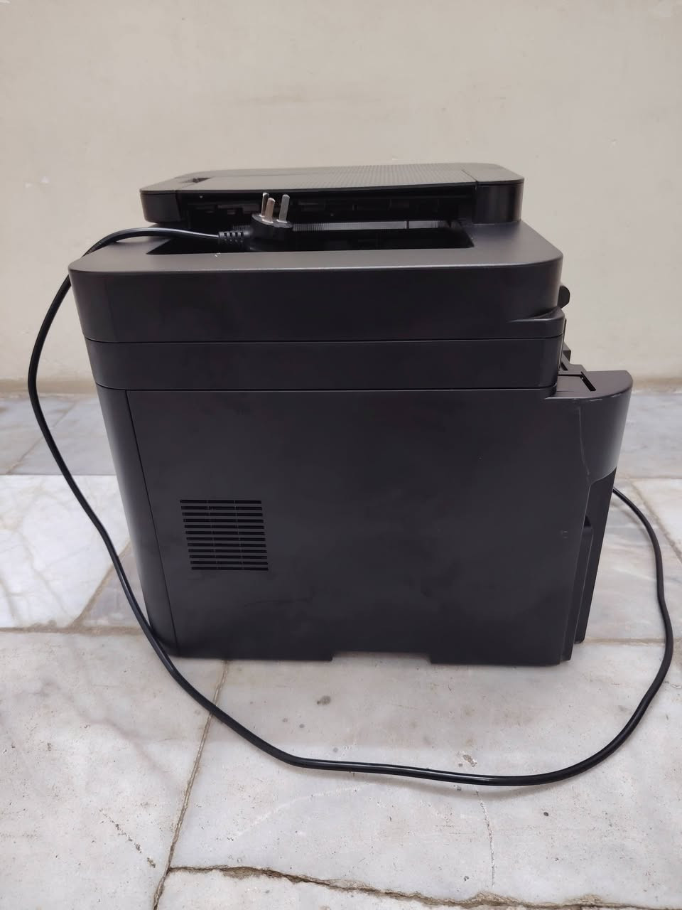 CANON i-SENSYS MF244dw طابعة نوع 
• نوع الطباعة: ليزر أحادي اللون (أسود وأبيض فقط).
• الوظائف: 3 في 1 (طباعة، نسخ/استنساخ، ومسح ضوئي/سكنر).
• الميزات اللاسلكية: تدعم الاتصال عبر الواي فاي (Wi-Fi) والطباعة من الهاتف.
• تدعم الطباعة على الوجهي
المكان بغداد الدولعي الرقم ***********
