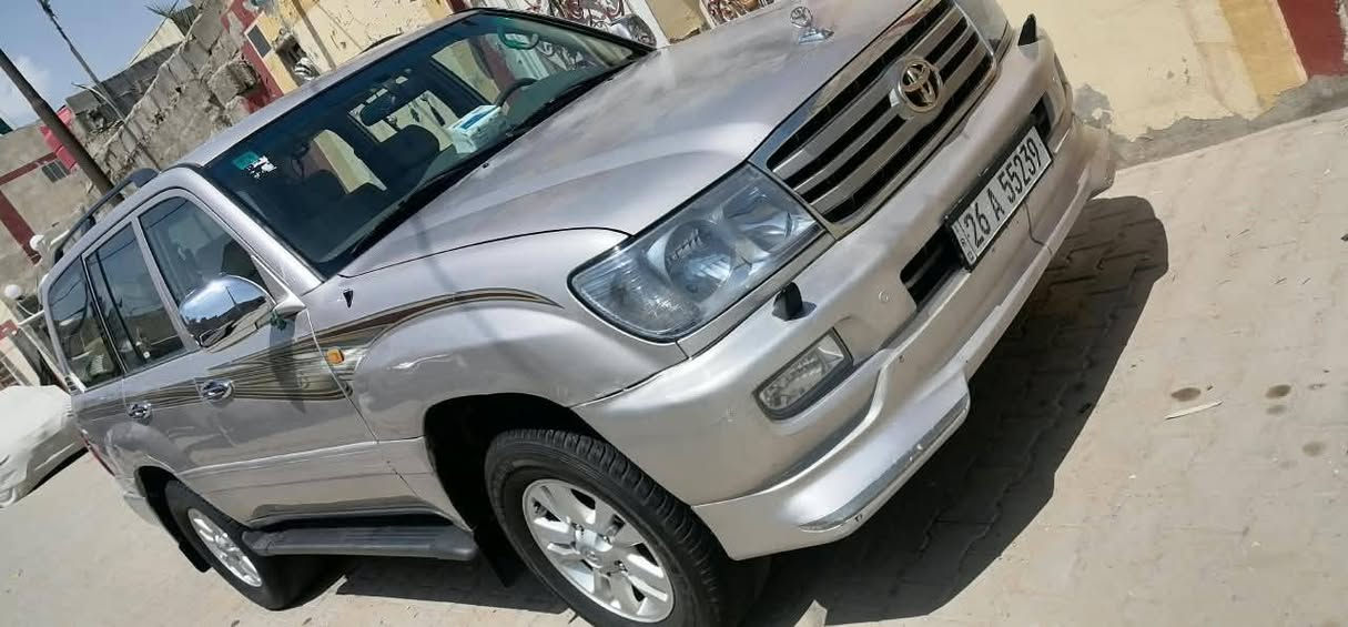 السلام عليكم لاند كروز مونيكه 2003 رقم صلاح الدين انكليزي بسمي مباشر يساره مكفوله كفاله عامه تخم  تاير ثلاث قطع تبريد كير ومحرك خير من الله حساسات خلف وامامي الثلاجه شغاله  حداديه جاهزه دفع رباعي سياره فتحه فول مواصفات وبل عافيه عل تصير من نصيبه السعر  رقم الهاتف ***********
