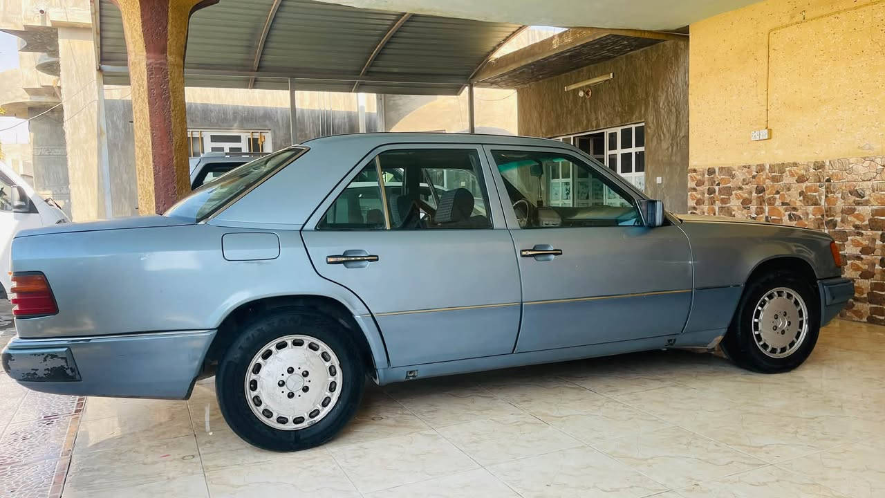 السلام عليكم 

للبيع مارسدس دب 300 گير محرك vvt 
شرط لا تنقيص ولا تبخير رقم بغداد انگليزي
مداور ثاني يوم سنويه لل ٣١ صدر امامي خلفي 
مضبوط التبريد شغال بس نقصو غاز داخله نضيف
كهربائياتها كله شغاله السعر وباقي التفاصيل الاستفسار ع الرقم ***********
صلاح الدين /قضاء الضلوعيه

