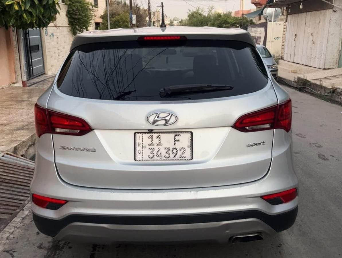 السلام عليكم سعرها 165 
***********
هونداي سنتافيا موديل 2018 بيع فقط محرك 2400 
وارد امريكي داخله كلين تايتل فقط داعميه مبدل ماشية 108 السيارة قبل 20 يوم حداديه من الطول للطرل جديدة تخم تاير سنوية 2031 هزة جديدة بسمنه تحويل ثاني يوم محرك كفاله وكير كفالة وتبريد كفالة والبدي كفاله من الضربه والصبغ والفتح بيع فقط عنواني البصرة اخوان السعر 165 وبيها مجال 
***********
مكلف بلنشر 
مكلف بلنشر الزبير, البصرة
