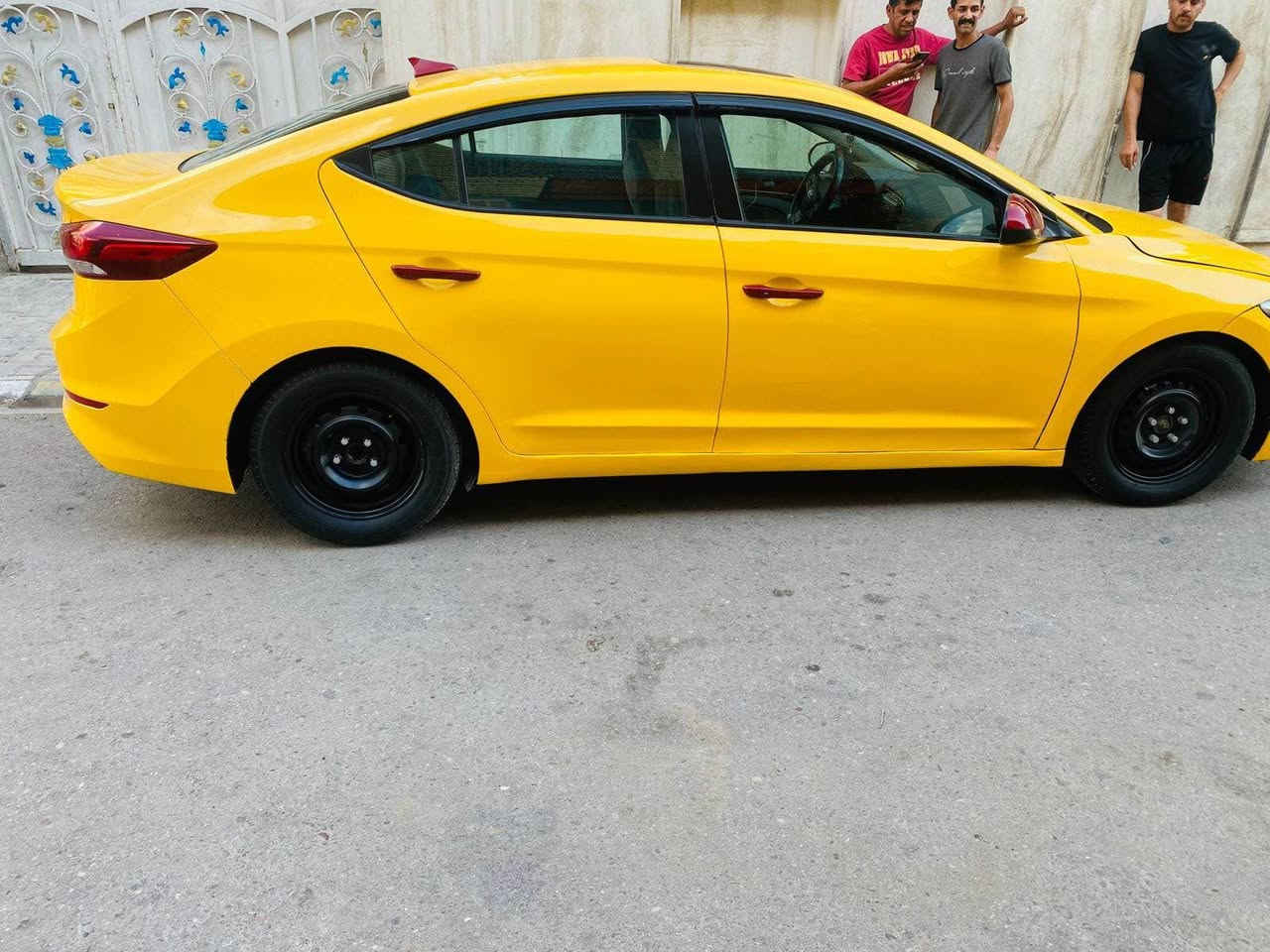 السلام عليكم انترا مديل 2018 فول مواصفات 
السونر مرفق بلمنشور مصفره هيئه وغرامات تحويل مباشر 
رقم بغداد الدولي العنوان حي اور السعر 107 بيها مجال قليل 
لاتصال *********** بيع فقط اعتذر عن المراوس 
محرك 2000 دوش بغداد, العراق
