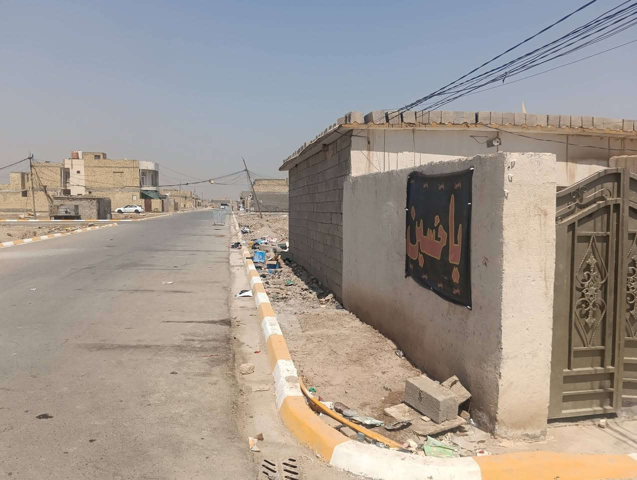 السلام عليكم بيت للبيع تجاوز لا معوض ولا شي حي الموظفين بصف الصحفين مكان كلش حلو كامل خدمات البيت سيراميك  يحتوي علا غرفه 5 متر صاله 5 متر طرمه وصحيات شراي تصل هذا رقمي ***********
