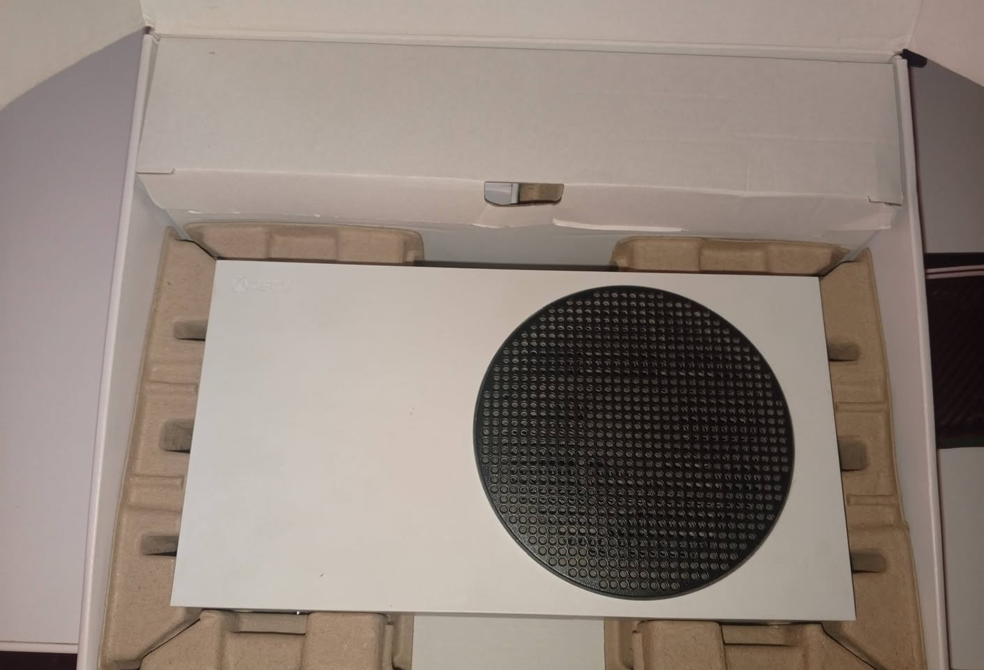Xbox series s
512 كيكا نظيف ويا جوستك احترافيه 
السعر 450الف 
الموقع البصره 
للاستفسار واتساب ***********
