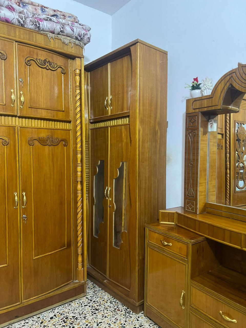 غرفه نوم للبيع غرفه خشب ثقيل وقوي    السعر مليون  و200   التواصل ع الرقم *********** العماره نهاوند
