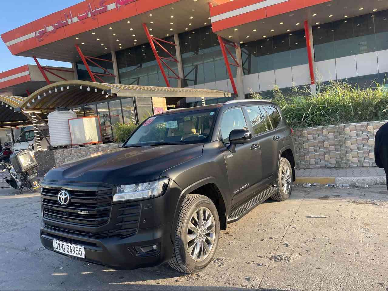لاندكروز 2024بلاك اديشن  مكفوله رقم بغداد
مغلفه مات ماشيه15الف
*********** بغداد, العراق
