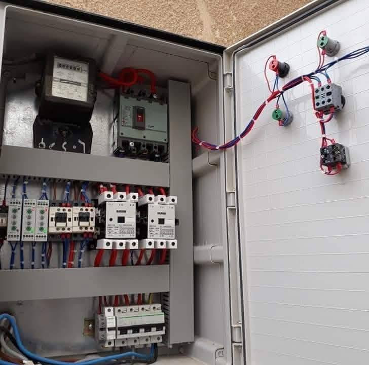 ***********
عمل وصيانة كافة بوردات السيطرة الكهربائية

نص مكتوب في الصور:
- بورد شحن سيارة بي واي دي BYD حماية متكاملة من إرتفاع وانخفاض الفولتية مع ايرث وسويج 16 امبير و بورد حجم 30*40 مسلح اسلاك 4 ملم نحاس
- قبل
- @aeq609
- بعد