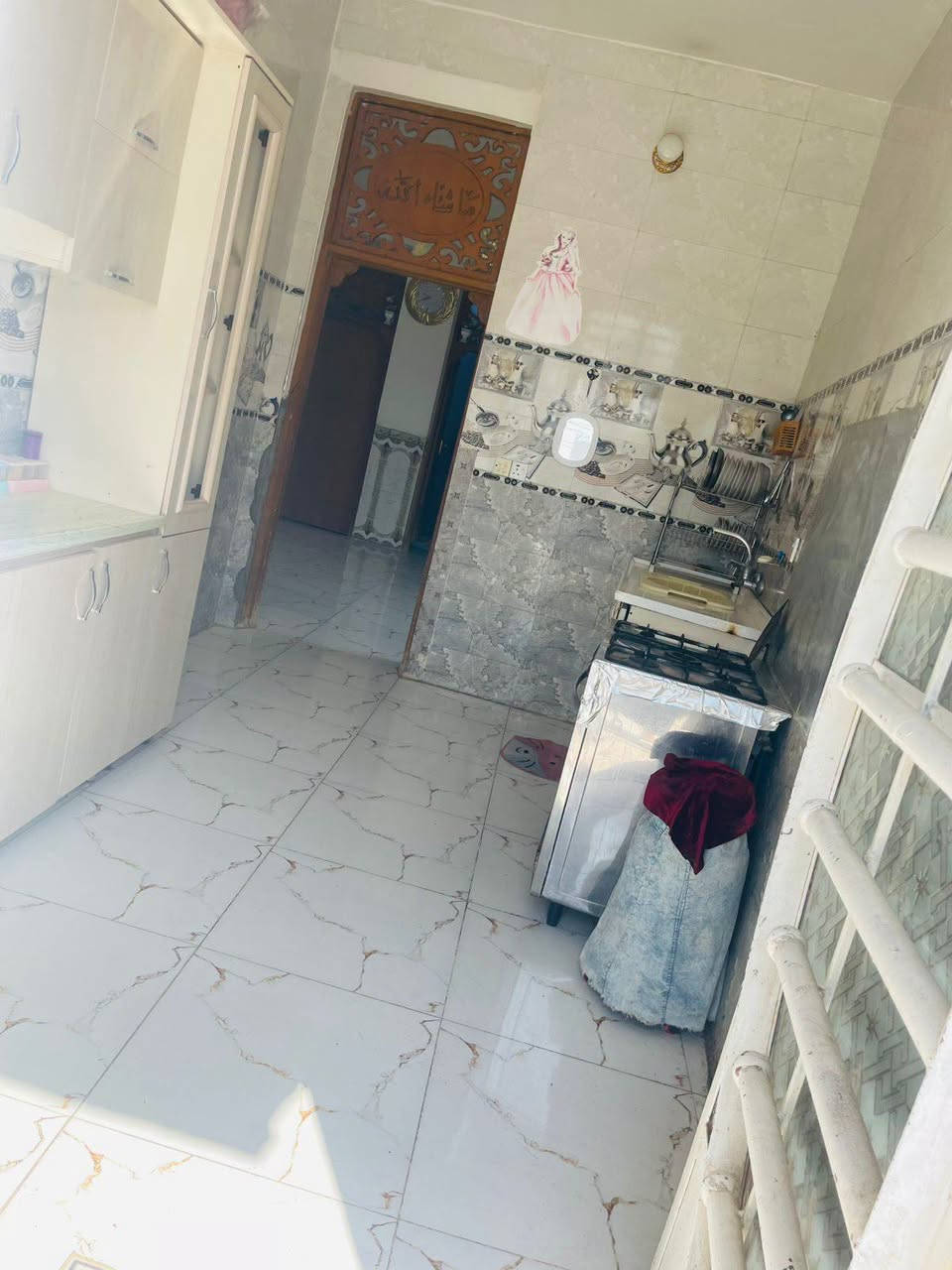للبيع بيت مساحه ٢٠٠ متر طريق المعاره قرب بيت محمد كامل العويسي

غرفتين صاله مطبخ استقبال منور صحيات داخلية وخارجية

السعر ٥٥

اي استفسار ***********

