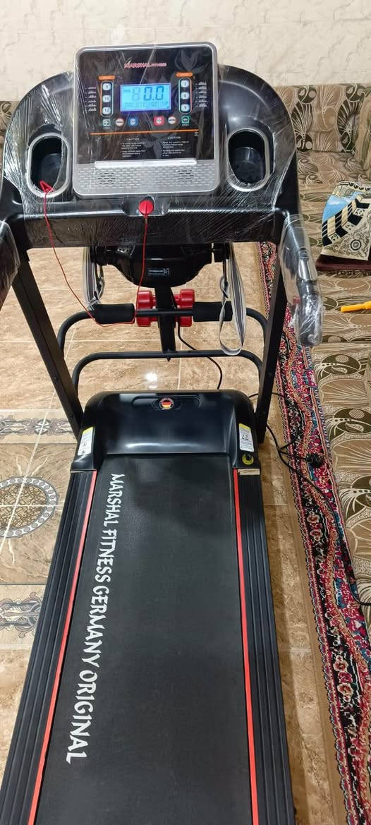 جهاز جري بعده جديد مستخدم شي قليل يتحمل وزن 160كغ ويحتوي على اظافات اخرى وبسعر 600 وبيه مجال للشراي ***********
