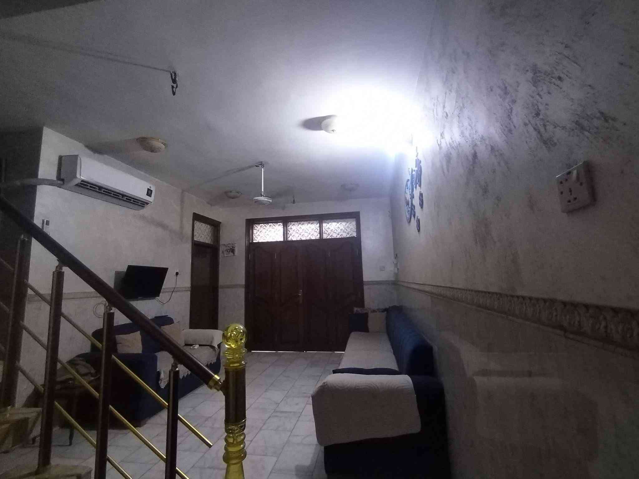 السلام عليكم يوجد بيت طابقين للبيع المكان المهندسين بشارع العميدي  مساحه البيت 140 متر طابوصرف البيت صاير ع ساحه البيت عالي عن  الشارع البيت جاهز مابيه كل نقص سنه البناء 2014 والبيت نطيف كلش) (الااستفسار الااتصال ع الرقم *********** بيه واتساب))
