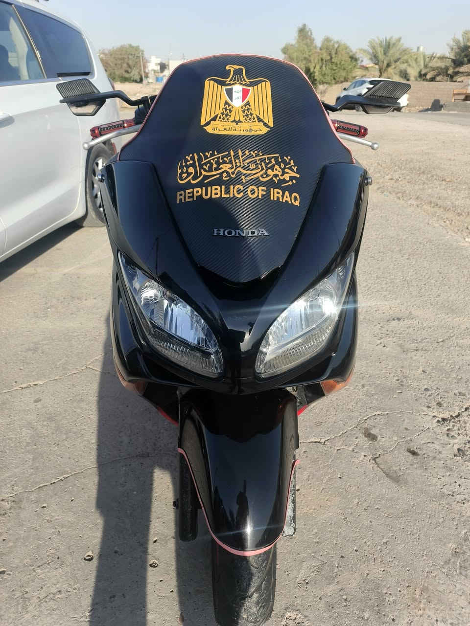 الدراجة غنية عن التعريف، جاهزة من كلشي وما تحتاج برغي واحد. شغل واطلع وين ما تحب.
هوندا ( فورزة 09 ) نازله من لرمبه بشهر الثاني.
ماشيه 15الف قليل جدآ. 

صبغ بلاد ومكفولة من أي نقص.
لون أسود كرستال. 

المحرك 250cc : بحالة الوكالة، نغمة ناعمة وعزم قوي، و أبدله دهن موتل

تخم تايرات جدد

مرايه قرش. 

ستاند حساس. 

سايد ابريك. 

صالنصه نص رياضي صوتها كلش حلو. 

كير 4 تحويلات 7 نمر. 

وياها خوذه بيها جهاز اتصال واغاني 

مي اخضر. أنت إفريز. 

اوراقها منفيس ومكاتبه مال معرض و اسويلك. مكاتبه

 سعرها ١٢ورقه.
كلشي مكفول شرط بحالة الوكالة 

*********** واتس اب 

#بلعافيه_عل_ياخذها
