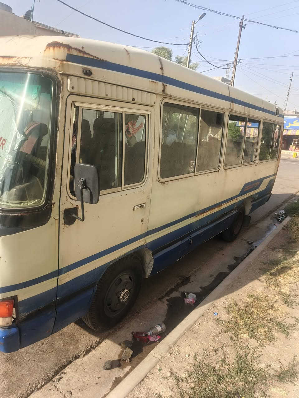 كوستر مربع سقف عالي مكينه كروسيده ٢٢ بانزين للبيع سيارة جاهزه بس يعوزه صبغ السعر سته ونص بيها مجال ***********
