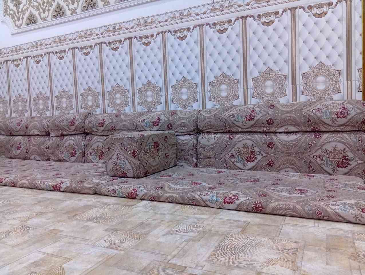 السلام عليكم جلسة عربية للبيع بحالة ممتازة جدا واستخدام قليل.
الحالة :مستعمل قليل / ونضيفة جداً .
الموقع: البصرة - الهارثة - گرمة علي.
السعر: 300 الف دينار وبيهن مجال للطيبين .

التواصل والاستفسار داخل تطبيق السوق المفتوح أو التواصل على هذا الرقم ***********
خادمكم محمد عبد
