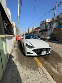 سوناته 23امربكي بغداد ماشية93الف 175وبيها مجال فول السيارة وباقي تفاصي...