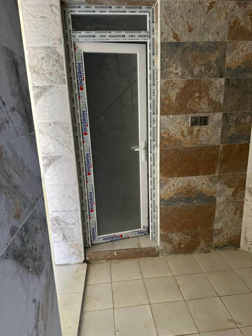 عـقار في حي الصـحة 🧱🧱

بيــت  للبيــع 🛑🛑🛑

نوع العقار // طابـو زراعي سند 25 

المســـاحة 80 متــــر 

الواجهة 12 متر 
النزال 6 ونص متر 
 
متكون من طابقين :
الطابق الاول مكون من : استقبال - هول - مطبخ - مجمع صحيات 
الطابق الثاني:  غرفتين نوم - مجمع صحيات
وسطح اول وسطح ثاني 
🔴 بنـاء حـديث سنـة 2025 
  
موقع مميز و عرض الشارع 10 متر 

العنـوان // بابل - حي الصحة - قريب من جسر بتة - فرع علي الحمزاوي - يبعد عن شارع الكونيش 100 متر 

لـلاستفســار اكثــر التــواصل على الخاص او على الرقم 
*********** 

ولمعرفة السعـــر 💲علق على المنشور وسيتم اراسله على الخاص
