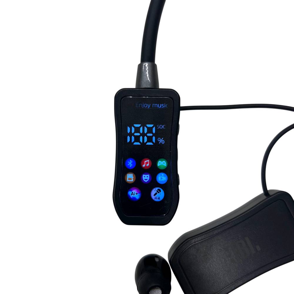 سماعة رياضية لاسلكية مودل JBL M33

سماعة رياضية لاسلكية JBL M33 بشاشة LCD وتغيير صوت – إصدار Voice Changing

• سماعة رياضية لاسلكية بتصميم Neckband عملي، مناسبة للمكالمات، الموسيقى، والألعاب مع شاشة LCD واضحة ووظائف متعددة مدمجة.

• تدعم ميزة تغيير الصوت (Voice Changing) لإضافة تجربة ممتعة أثناء الاستخدام.

• مزودة بـ شاشة LCD عالية الوضوح لعرض المعلومات بشكل واضح.

• تدعم اتصال لاسلكي Bluetooth إصدار 5.4 مع إشارة لاسلكية مستقرة.

• تحتوي على منفذ TF Card لتشغيل المحتوى من بطاقة الذاكرة مباشرة.

• تدعم وظيفة Earphone Monitoring لمراقبة الصوت عبر السماعة.

• مناسبة للاستخدام الرياضي، مع تصميم Wireless Sports Earphone وخاصية Sports Waterproof.

• الماركة الظاهرة: JBL
• الموديل: M33
• نوع المنتج: Wireless Sports Earphone / Wireless Neckband
• إصدار البلوتوث: 5.4
• الشاشة: LCD / High-Definition Display
• دعم بطاقة الذاكرة: TF Card
• ميزة تغيير الصوت: نعم
• خاصية مراقبة السماعة: Earphone Monitoring Function
• مقاومة مناسبة للرياضة: Sports Waterproof
• مدة تشغيل الموسيقى: 20 ساعة
• مدة المكالمات: 20 ساعة
• مدى الإرسال: 10 متر
• التردد: 20Hz–20kHz
• حساسية السماعة: 42±3dB
• تشويه السماعة: 1.5%
• سعة بطارية السماعة: 80mAh
• دعم الأنظمة: iOS / Android