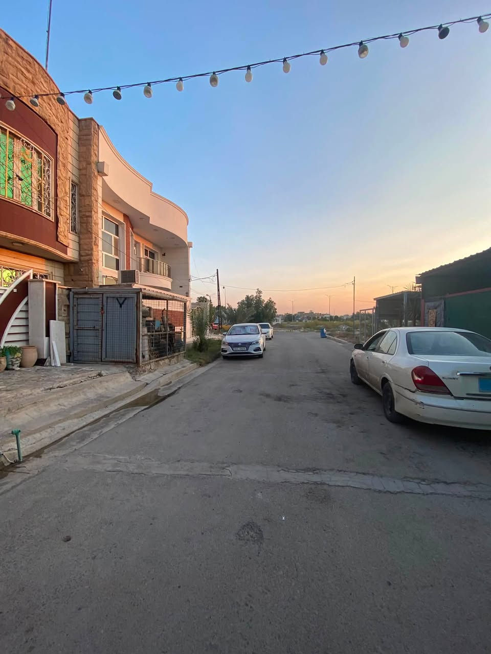 دار للبيع – بغداد / الشعب (حي البساتين)
 المساحة: 100 / متر مربع (بناء حديث) 
طابو ملك صرف اعظمية 

 الموقع: بغداد – الشعب / حي البساتين
تفاصيل وتصميم الدار:
الدار يحتوي على تشجير مقابل الدار
 🛏️ 5 غرف نوم واسعة
 🛋️ استقبال مستقل
 🍳 مطبخ بتصميم حديث
 🚿 مجمع صحيات عدد (3)
لمعرفة السعر اكتب تم بالتعليقات ☺️
📞 للاستفسار والتواصل:
***********
📍 مكتب المصطفى للعقار
بغداد – الشعب / حي البساتين
أهلاً وسهلاً بكم في أي وقت للمعاينة والاستفسار!
#عقارات #fyp #بغداد #اكسبلورexplore #دار_للبيع
