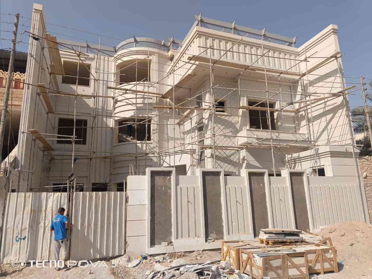 «جمال بيتك يبدأ من أساسه المتين وتشطيبه الراقي!»
يسعدنا أن نضع بين أيديكم خبرتنا الطويلة في مجال الديكورات الحديثة وتشطيبات الواجهات، من خلال كادر متخصص ومحترف متفرغ تماماً لخدمتكم.
​✨ خدماتنا تتضمن:
​أعمال اللبخ والبياض بأعلى مستويات الدقة (شغل مساطر درجة أولى).
​تنفيذ أحدث ديكورات الواجهات الخارجية
​تلبية كافة متطلبات  وطموحكم.
​🛠️ خيارات العمل المتاحة لتسهيل الأمر عليكم:
​العمل بالمتار
​عمل وتوفير المواد (كَرَسْتة وعمل).
​نظام المقطوعه لراحة بالك.
​نحن نهتم بكافة التفاصيل لنمنحك النتيجة التي تستحقها.
​📞 للحجز والاستفسار، يسعدنا تواصلكم معنا عبر الرقم:
***********
