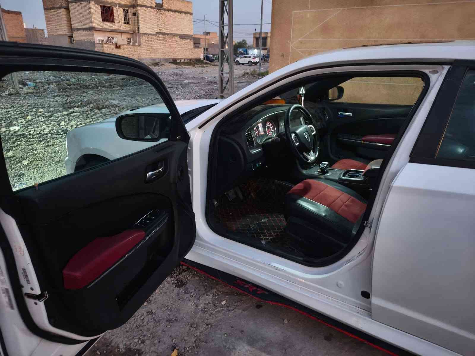 دوج تجارجر 2012 

مكينه 3600 كير طياره فته بل سقف تحكم مري تحكم كشن لسايق حداديه اماميه جديده وحداديه وعربانه وكسل جديد تخم ويل 18 وتخم تاير جديد تدفه تبريد قطعتين سونار موضح بل صوره 
السعر 157 وبيه مجال قليل 

أي اسستفار على هذا الرقم *********** بيه وتساب
