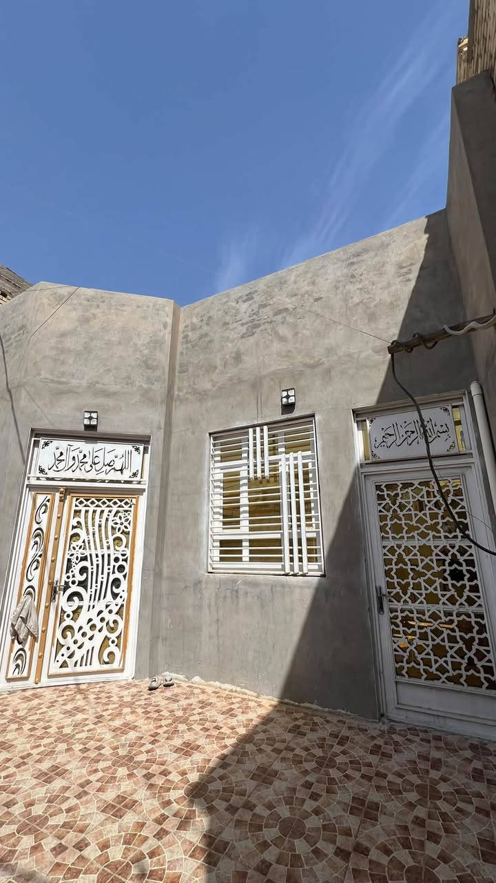 عقار مميز للبيع - طابو صرف 🏠
فرصة ممتازة لامتلاك بيت جاهز وبناء متين في موقع ممتاز!
📍 الموقع: منطقة الشباب الثانية (الشيشان)
السند: طابو صرف
المساحة: 160 متر مربع
تفاصيل البناء: طابق واحد وبناء ممتاز  
 استقبال واسع  
 صالة معيشة  
 مطبخ  
 غرف نوم عدد (2)  
 صحيات داخلية وخارجية  
 منور عدد (2) لتهوية وإضاءة ممتازة  
 بيتونة بعرض 7 متر  
بالنسبة للسعر ما اكدر اذكرة بسبب بعض الناس 

📞 للتواصل والاستفسار:
يمكنكم الاتصال، المراسلة عبر الواتساب، أو الإرسال عبر الخاص:
📱 ***********
